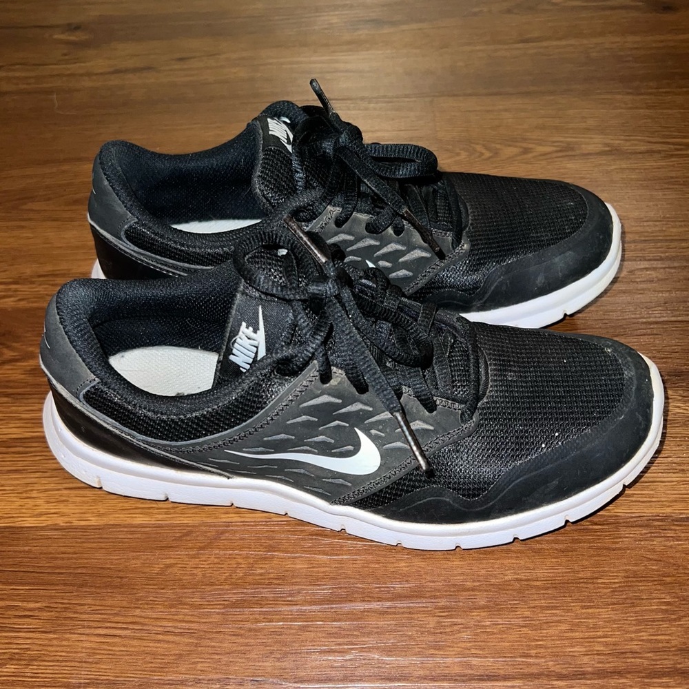 Nike Black & White Running Exercise Sneakers Size 7